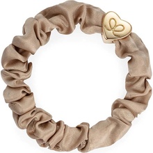 By Eloise Gold Heart Silk Scrunchie –⁠ Sand