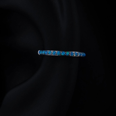 CryptoEshop Titanový kroužek Azure s modrým opálem po obvodu 1,2 mm 8 mm W38-128