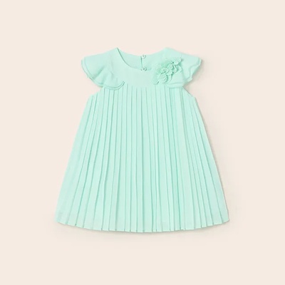 Mayoral Плисирана рокля с цветя за бебе момиче в бледо зелено Майорал