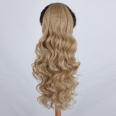 Ponytail vlnitý so sťahovacou gumou - prírodná blond