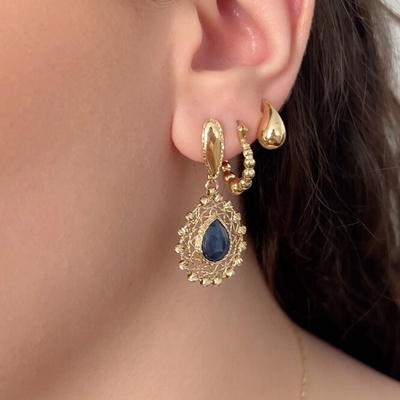 Lillian Vassago Exkluzivní zlaté náušnice se safírem, zapínání omega LLV22-GER302ST