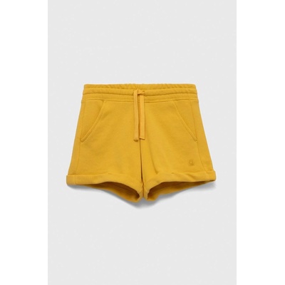 United Colors of Benetton Детски памучен къс панталон United Colors of Benetton в жълто с изчистен дизайн с регулируема талия (3J68C901C.G.SEASONAL)