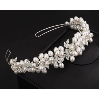 Naishide Jewelry Čelenka do vlasů s bílými perlami a krystalovými lístky
