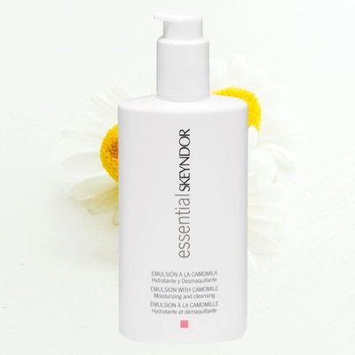 Skeyndor Essential Cleansing Emulsion With Camomile - čistící pleťová emulze s heřmánkem pro všechny typy pleti 250 ml