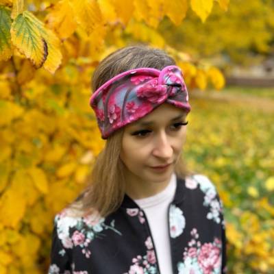 MONYTA Podšitá čelenka - nízká - Vzor Růžové kvítí