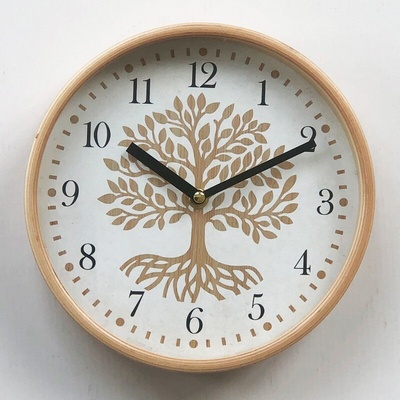 Nástenné hodiny drevené, priemer 22 cm