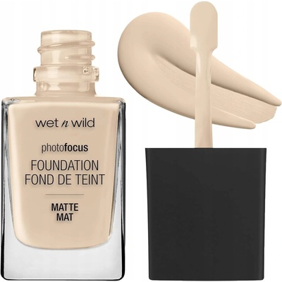 Wet n Wild Photo Focus zmatňujúci fluidný make-up Soft Ivory 30 ml