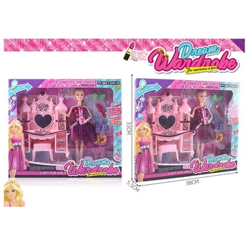 Кукла с тоалетка и обувки