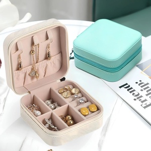 Mini Jewelry Box Мини кутия за бижута, Преносим органайзер за бижута - Mini Jewelry Box