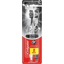 Manuálne zubné kefky Colgate Max White Charcoal Soft 2 ks