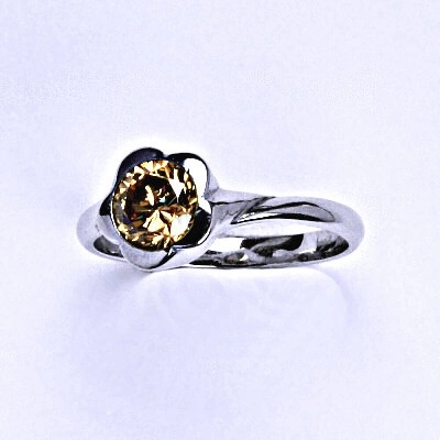 Čištín Stříbrný se syntetickým zirkonem champagne T 1271