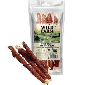 WILD FARM Дълга пръчка от телешка кожа с патица 28 см 320 г лакомство за кучета