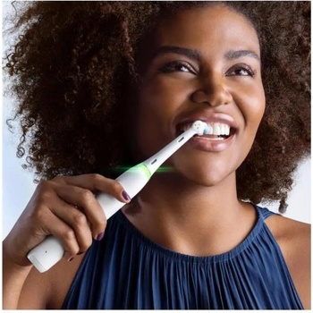 Image 1 of Oral-B iO Series 4 white