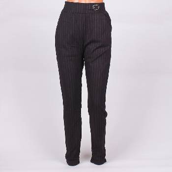 Стилен дамски панталон в черно на райе с декоративна катарама