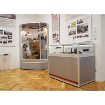 Expoint Výstavná vitrína stolová s plným podstavcom kalené sklo 100 x 70 x 70 + 30 cm