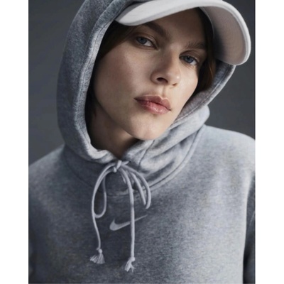 Nike sivá