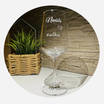 Dekorace skla Pískovaná svatební sklenice na víno "Nevěsta" 340 ml