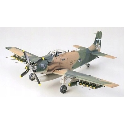 Model Tamiya Douglas A-1J Skyraider 61073 1:48