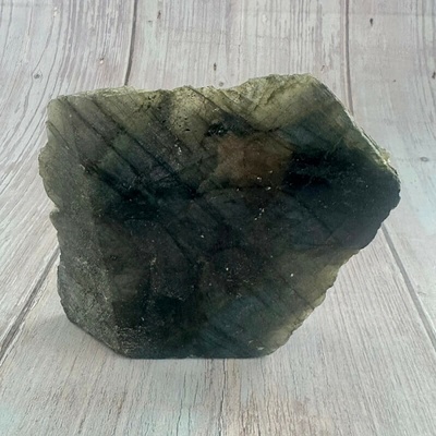 Nefertitis Labradorit polobroušený Madagaskar P2-24 NF58784 - cca 8,8 x 10,9 cm, 420 g