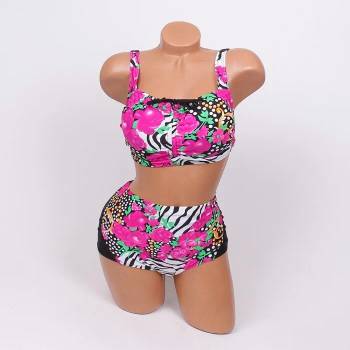 Image 1 of Бански в черно със свежи цветя - чашка d/e