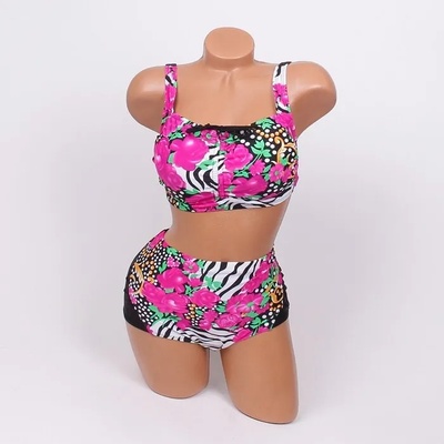 Бански в черно със свежи цветя - чашка d/e