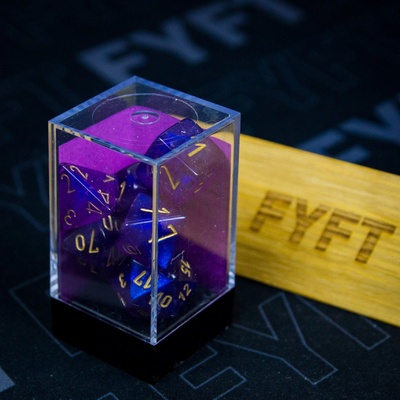 Set 7 svítivých luminary RPG kostek ke hře Dungeons and Dragons Barva: Fialová