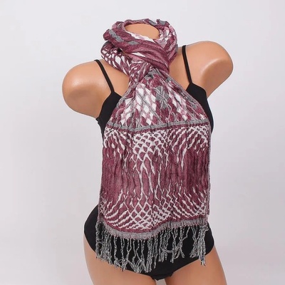 Дамски шал в розово с бели и сиви орнаменти