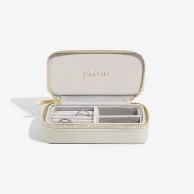 Stackers cestovní šperkovnice Oatmeal Medium Zipped Jewellery Box krémová 75626