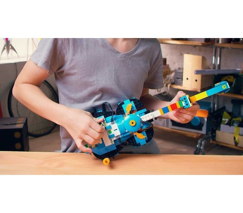 LEGO® BOOST 17101 Creative Toolbox