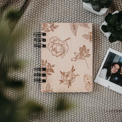 Dědova dílna Mini fotoalbum Botanica A6 na výšku Počet a barva papírů: Bílé - 15 listů