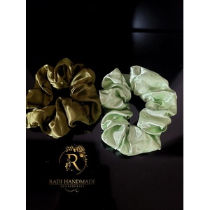 Radi handmade Сатенени скрънчита в пастелно и тъмно зелено (678)