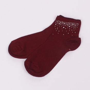 Памучни къси чорапи в бордо с ефектни камъчета