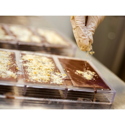 Remoska Kurz: Ruční výroba čokolády Termín: Dárkový poukaz bez termínu (termín vybere obdarovaný) 3000,00 Kč