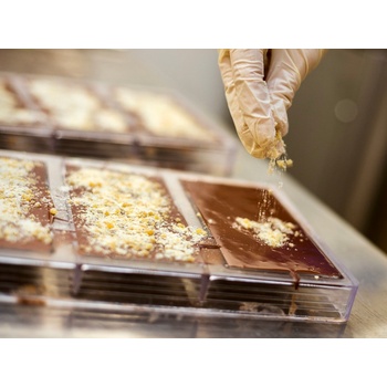 Remoska Kurz: Ruční výroba čokolády Termín: Dárkový poukaz bez termínu (termín vybere obdarovaný) 3000,00 Kč