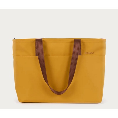 Everything Tech Tote 19L workwear Moment