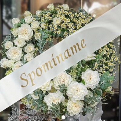 Stuha smútočná SPOMÍNAME krémová so zlatým písmom 4cm / 150 cm