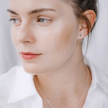 Juhasz Marta Jewelry náušnice stuha 033