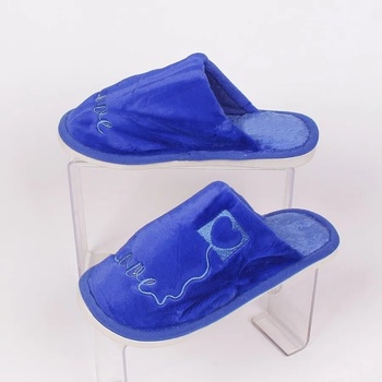 Image 1 of Дамски пухкави пантофи в синьо със сърце