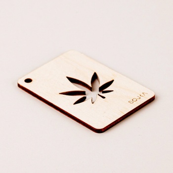 SOJKA Dřevěná vůně do auta - Cannabis list obrys