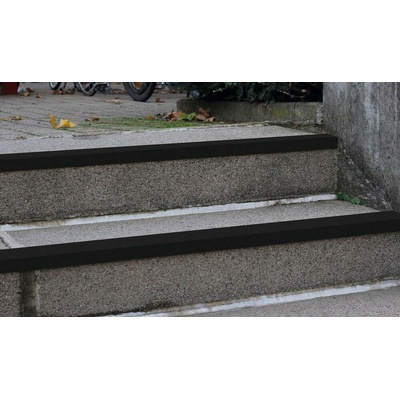 Protiskluzová nášlapná hrana z plastu, H 70 mm, Š 800 mm, barva černá
