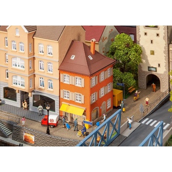 Faller Ъглова къща с поща (130617)