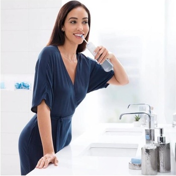 Image 1 of Oral-B AquaCare 6 Pro Expert