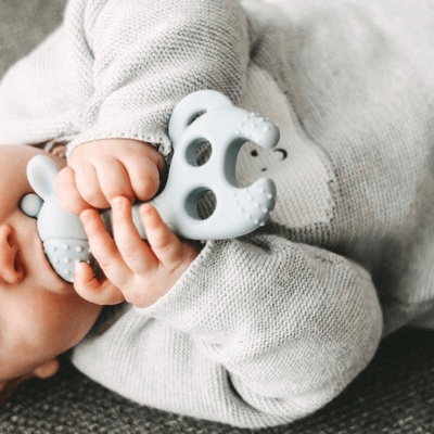 DiaperChamp hryzátko žirafa Bite me Raff Blue Grey