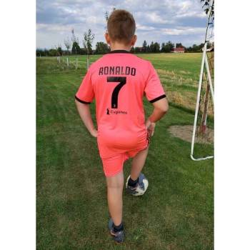 Juventus Ronaldo růžový