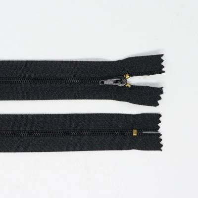 Spirálový zip, šíře 3 mm, délka 65 cm, černá