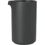 blomus 0, 5 л сиво зелена кана blomus от серия pilar