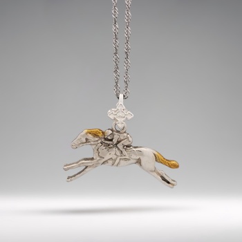 Image 1 of Конни надбягвания - Мъжки медальон „Жокей на състезателен кон - Частично позлатено покритие - Сребро 925 - Ръчно изработено спортно бижу/талисман за конен спорт - Идеален подарък за мъж - ssj