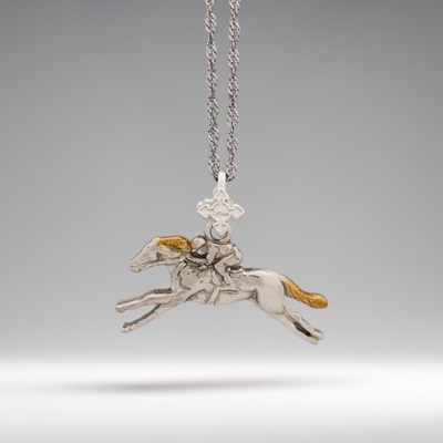 Конни надбягвания - Мъжки медальон „Жокей на състезателен кон - Частично позлатено покритие - Сребро 925 - Ръчно изработено спортно бижу/талисман за конен спорт - Идеален подарък за мъж - ssj