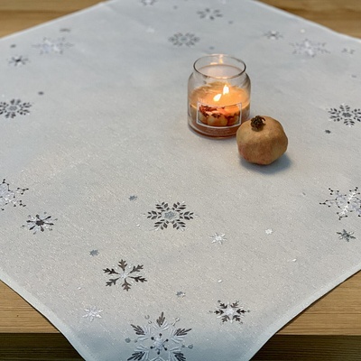 BYTEMA Vyšívaný vianočný obrus a šál SIVO BIELA VLOČKA 40x140 cm