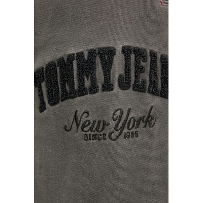 Tommy Jeans Памучен спортен панталон Tommy Jeans в сиво с апликация DM0DM20279 (DM0DM20279)